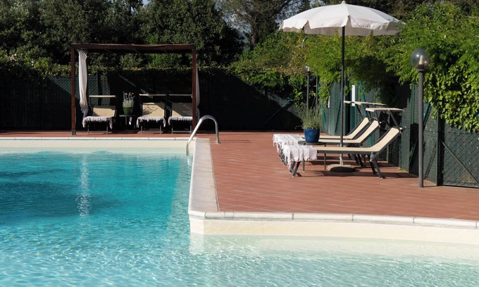Arezzo Otro | Wonderful apartment in villa with pool near Arezzo