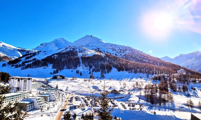 Sestriere Condominio | WONDERFUL APARTMENT IN RESIDENCE WITH A VIEW.