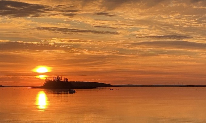 Spruce Head Casa | Wonderful Artist's Retreat : Private Maine Waterfront : Monet would dig it!