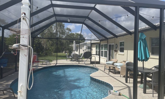 Gulf Gate Estates Casa | Wonderful Beach Escape W/Private Salt Water Heated Pool.