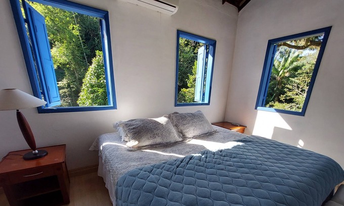 Cachoeiras de Macacu Casa | Wonderful Country House with Beautiful Lake, Swimming Pool and Wi-Fi
