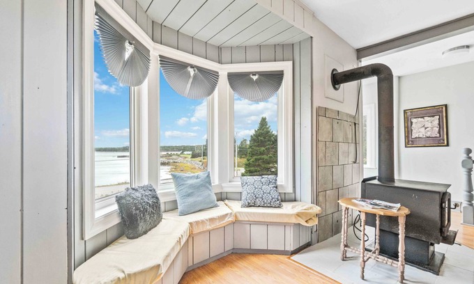 Halifax County Casa | Wonderful ocean view 3-bedroom house with hot tub - Minimum stay 29 nights