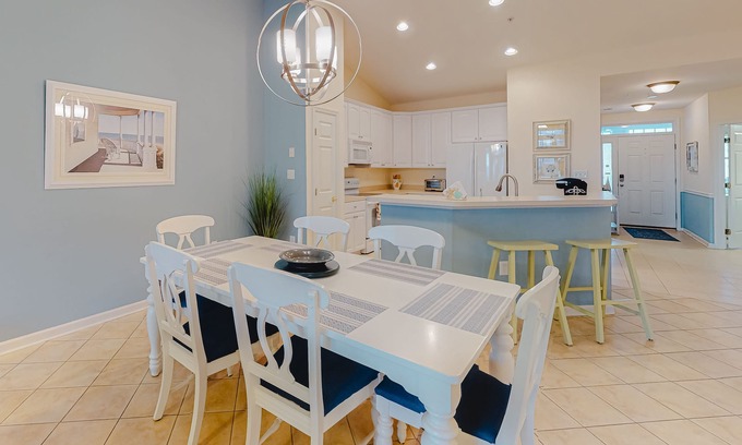 Sunset Island Condominio | Wonderful Condo in Bayside Complex w/Shared Pool, Private Washer/Dryer, WiFi