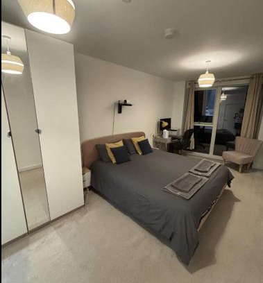 London Borough of Hounslow Casa | Wonderful en-suite bedroom - Stay with Bruno