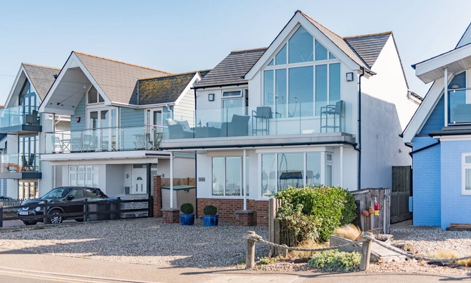 Swalecliffe Casa | Wonderful family beach house sleeping 7 guests in 4 bedrooms