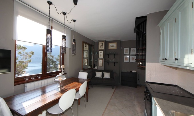 Limonta Apartamento | Wonderful front lake apartment near Bellagio
