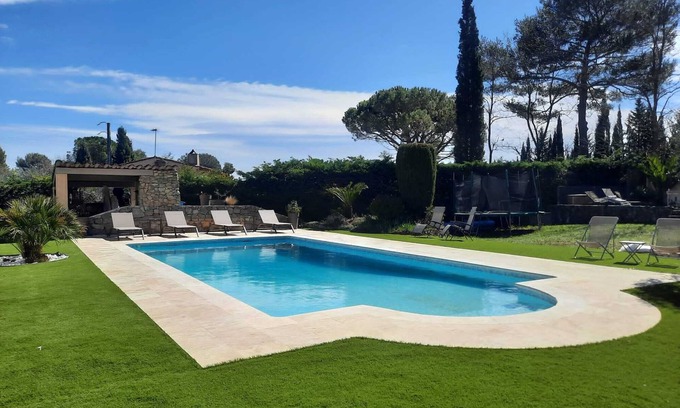 Le Tignet Villa | Encantadora casa con piscina de sol en la Riviera francesa