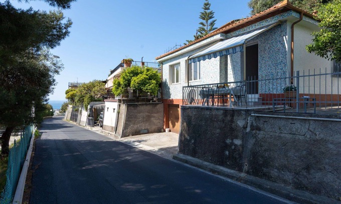 San Lorenzo al Mare Casa | Preciosa casa de vacaciones privada para 7 personas con TV, terraza y aparcamiento