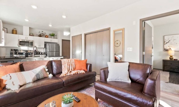 South Perry District Apartamento | Wonderful New 2 Bed 2 Bath Near Perry Dist and DT!