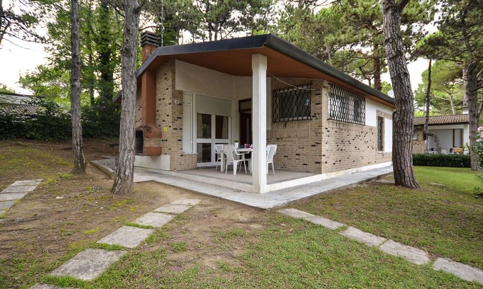 Lignano Pineta Casa | Maravillosa casa de vacaciones privada con A/C, TV, terraza, mascotas permitida y aparcamiento
