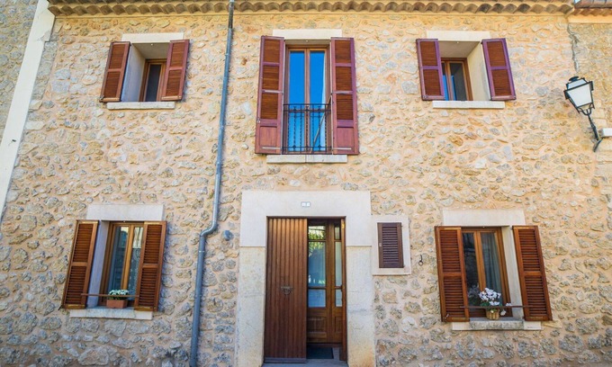 Mancor de la Vall Casa | Estupenda casa de vacaciones privada con bañera de hidromasaje, A/C, WIFI, TV, patio y aparcamiento