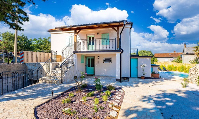 Garica Casa | Estupenda casa de vacaciones privada con WIFI, piscina privada, A/C, TV, terraza y aparcamiento