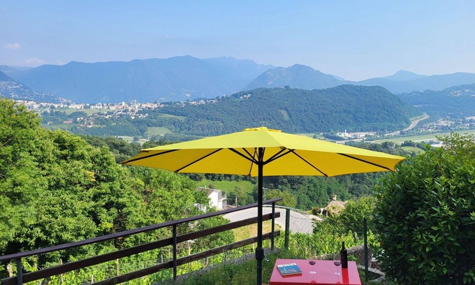Bosco Luganese Casa | Maravillosa casa de vacaciones privada con WIFI, TV, patio, mascotas permitida y aparcamiento