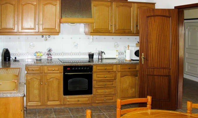 Torres Vedras Casa | Casa de vacaciones privada con WIFI, piscina privada, TV, terraza, mascotas permitida, aparcamiento