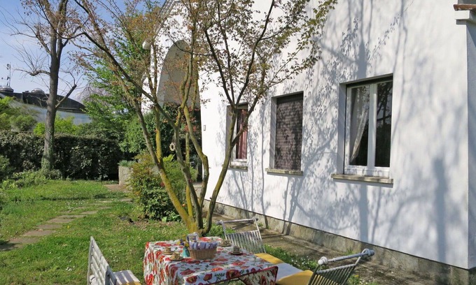 Lisanza Casa | Estupenda casa de vacaciones privada con A/C, WIFI, TV, patio, mascotas permitida y aparcamiento