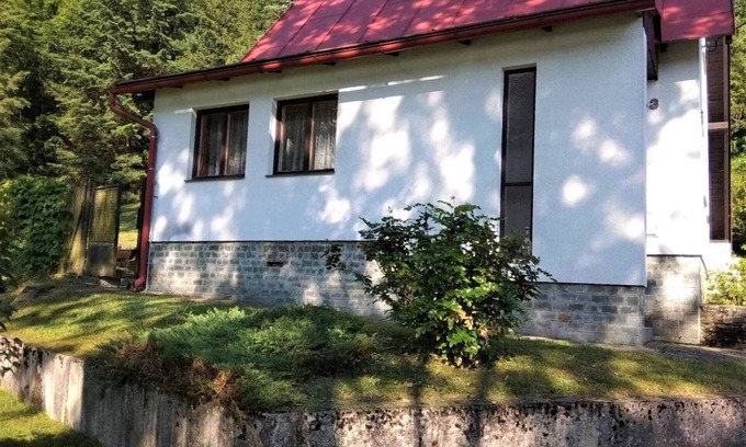 Zelezny Brod Villa | Preciosa casa de vacaciones privada para 5 personas con TV, terraza y mascotas permitida