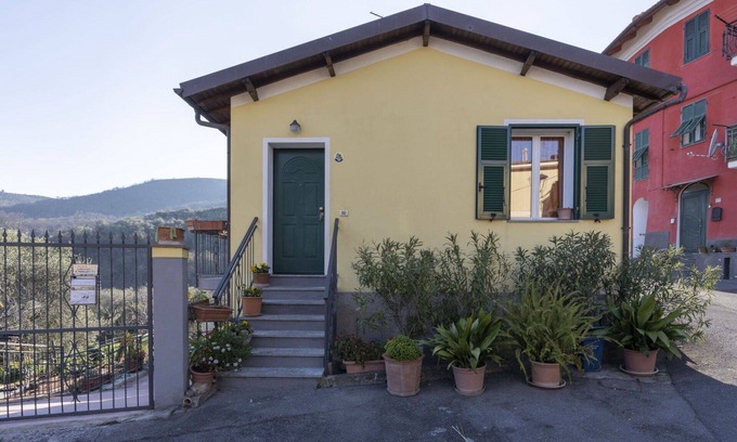 Villa Viani Casa | Casa de vacaciones privada con WIFI, terraza, mascotas permitida, vista panorámica, aparcamiento