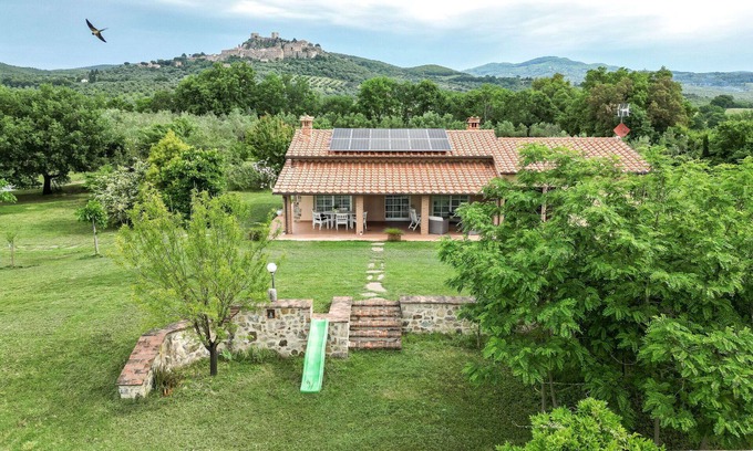 Roccastrada Casa | Maravillosa casa de vacaciones privada con WIFI, A/C, TV, patio, vista panorámica, aparcamiento