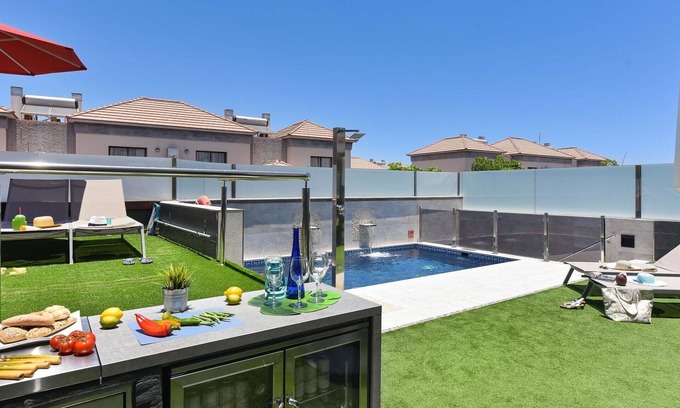 Costa Meloneras Casa | Casa de vacaciones privada con piscina privada, WIFI, A/C, TV, mascotas permitida, aparcamiento