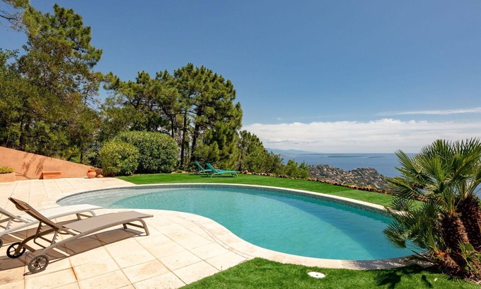 Espero-Pax Casa | Estupenda casa de vacaciones privada con piscina privada, A/C, WIFI, TV, terraza y aparcamiento