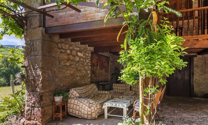 Herrerias Villa | Preciosa casa de vacaciones privada para 4 personas con TV, patio y aparcamiento