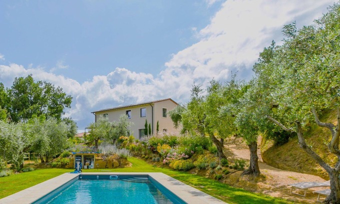 Montisi Villa | Estupenda casa de vacaciones privada con WIFI, piscina privada, A/C, TV, patio y aparcamiento
