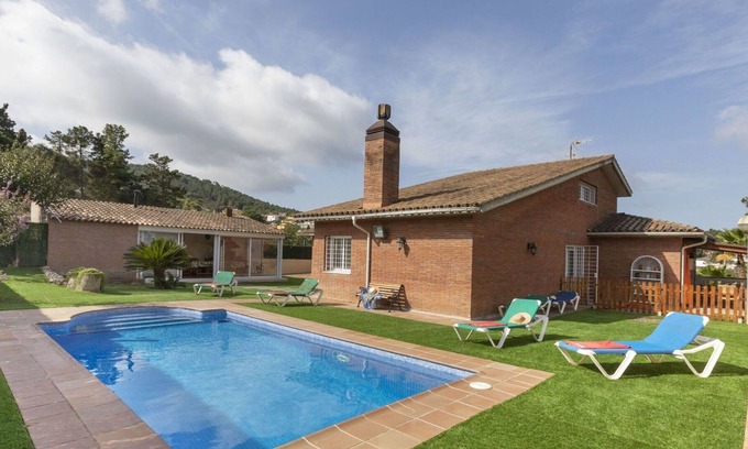 Mont Barbat Casa | Wonderful private villa for 14 guests with WIFI, private pool, TV, terrace and parking