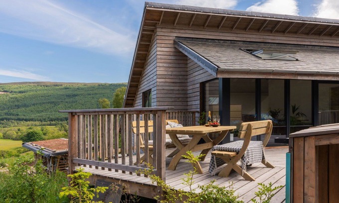 Glen Urquhart Villa | Maravillosa casa de vacaciones privada con WIFI, TV, terraza, vista panorámica y aparcamiento
