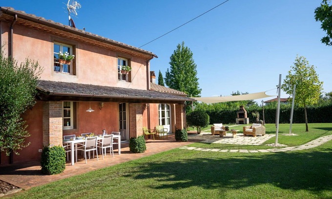 Castelvecchio Villa | Casa de vacaciones privada con WIFI, piscina privada, A/C, TV, veranda, aparcamiento, cerca de Lucca