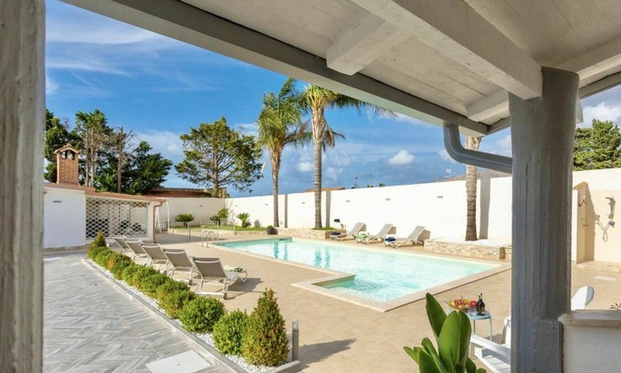 Partinico Villa | Casa de vacaciones privada con WIFI, piscina privada, A/C, TV, mascotas permitida, aparcamiento