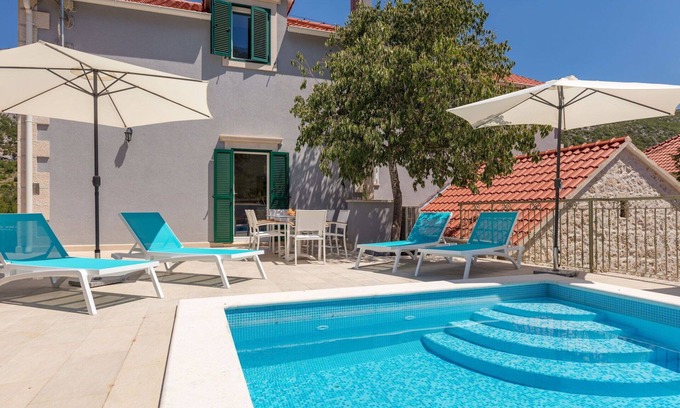Tucepi Casa | Maravillosa casa de vacaciones privada con A/C, WIFI, piscina privada, TV, terraza y aparcamiento