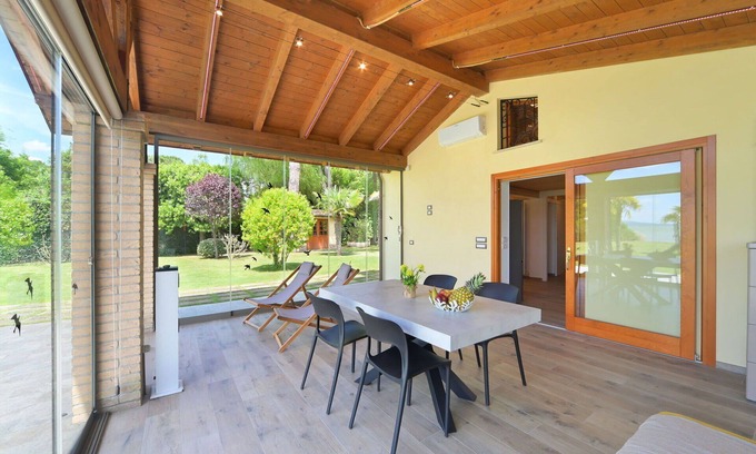 San Feliciano Casa | Estupenda casa de vacaciones privada con WIFI, A/C, TV, terraza, mascotas permitida y aparcamiento