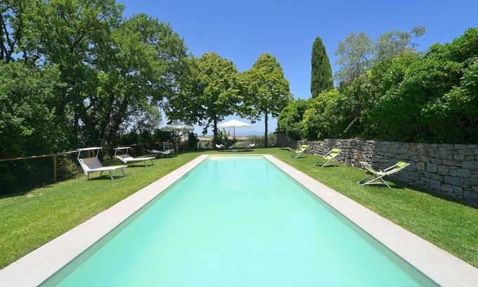 Paciano Villa | Preciosa casa de vacaciones privada con WIFI, jacuzzi, piscina privada, TV, balcón, aparcamiento