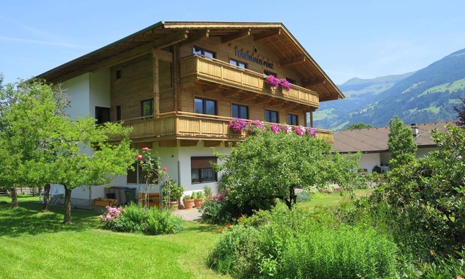 Fuegenberg Casa | Preciosa casa de vacaciones privada con WIFI, TV, balcón, mascotas permitida y aparcamiento