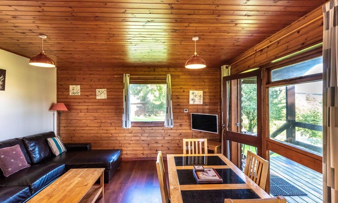 Fivelanes Casa | Casa de vacaciones privada con WIFI, jacuzzi, TV, patio, vista panorámica, aparcamiento