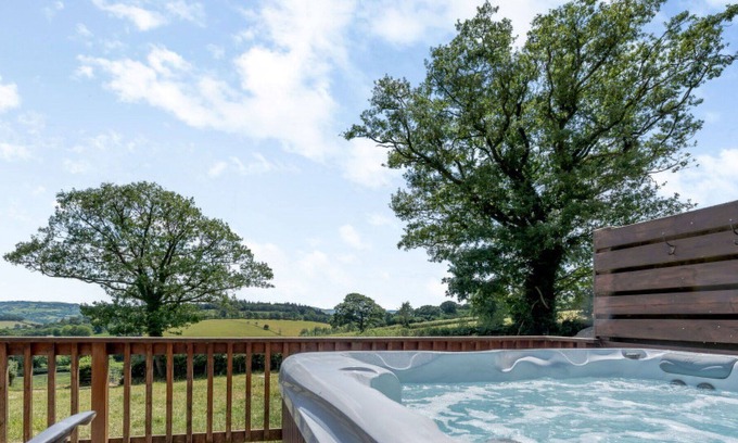 Silian Casa | Casa de vacaciones privada con jacuzzi, WIFI, TV, patio, vista panorámica, aparcamiento