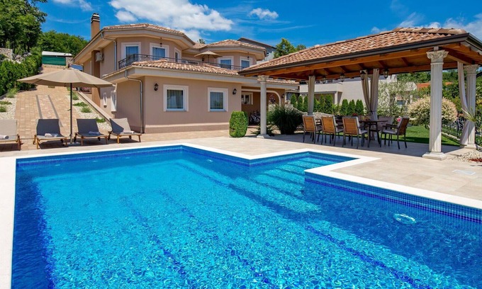Viskovo Villa | Estupenda casa de vacaciones privada con piscina privada, WIFI, A/C, TV, terraza y aparcamiento