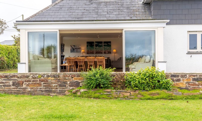 Constantine Bay Casa | Wonderful Spacious Family Home in Constantine Bay Situated on Road to Beach