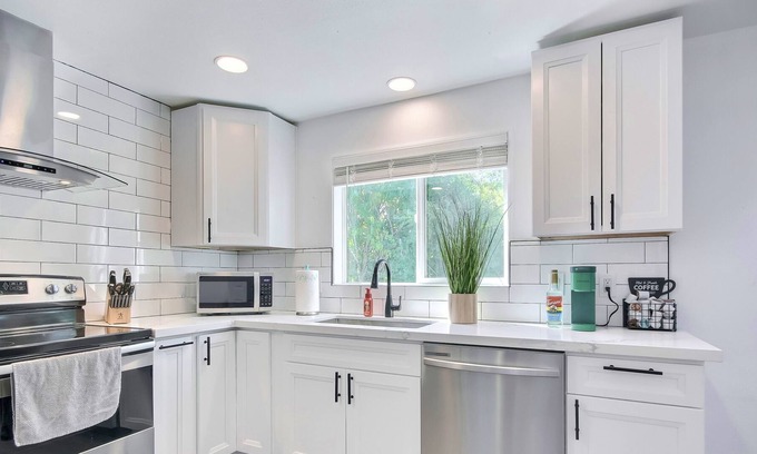 Eastside Casa | Wonderful Tacoma Home 10 minutes from Ruston, Point Defiance Zoo and much more