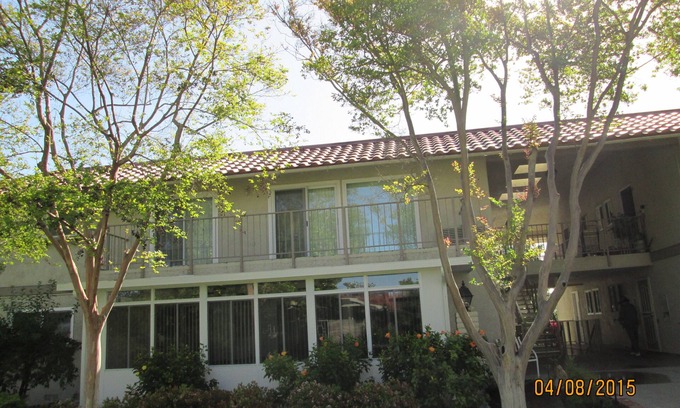 Laguna Hills Condominio | VIVO EN EL ARBOL MARAVILLOSO