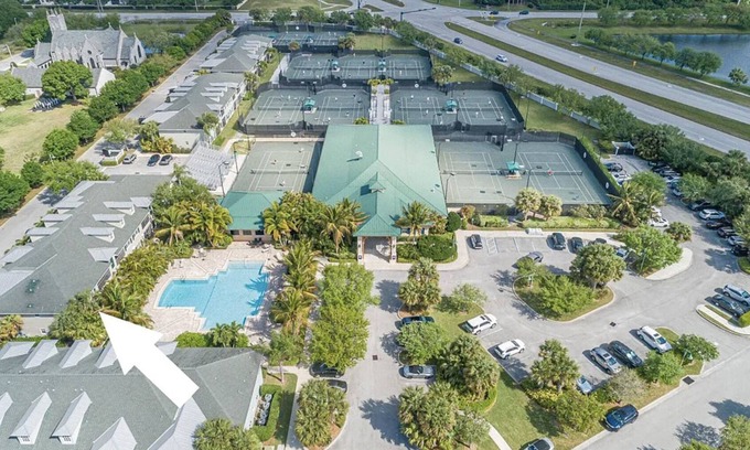 Gifford Condominio | Wonderful vacation home for tennis lovers or casual stay, 8 mins from the beach