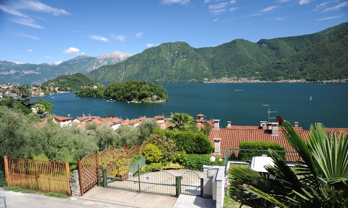 Sala Comacina Apartamento | Maravillosa vista de la isla del lago de Como