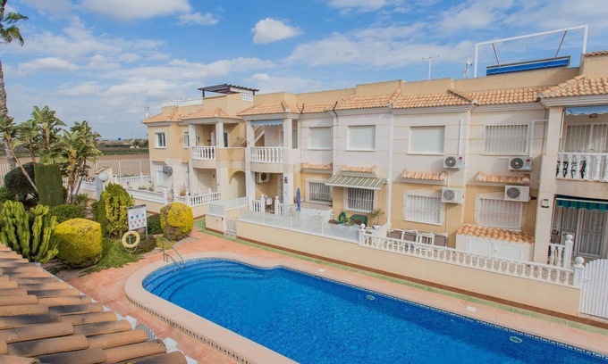 Los Alcázares Casa | Estupenda casa de vacaciones para 4 personas con WIFI, piscina, A/C, TV, terraza y aparcamiento