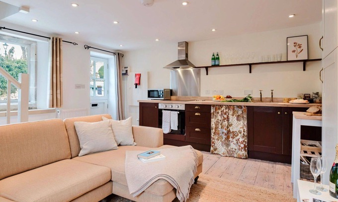 Painswick Casa | Preciosa casa de vacaciones para 2 personas con WIFI, mascotas permitida y aparcamiento