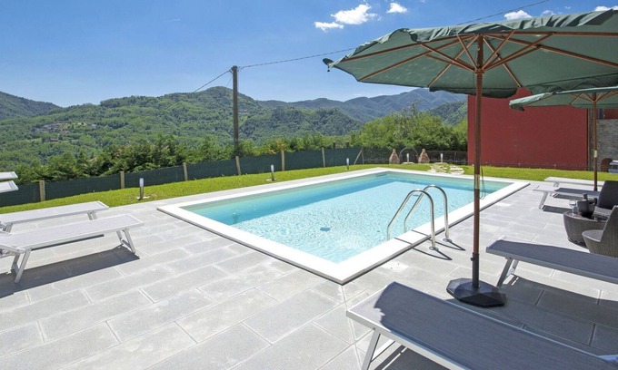 Tresana Villa | Maravillosa casa de vacaciones para 2 personas con piscina, WIFI, A/C, TV, patio y aparcamiento