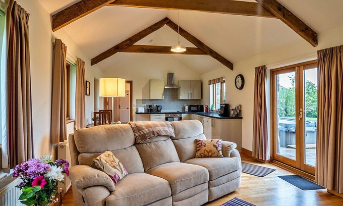 Liskeard Casa | Preciosa casa de vacaciones para 2 personas con jacuzzi, WIFI, mascotas permitida y aparcamiento