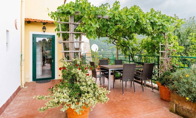 Castellaro Casa | Preciosa casa de vacaciones para 6 personas con WIFI, TV, terraza y aparcamiento