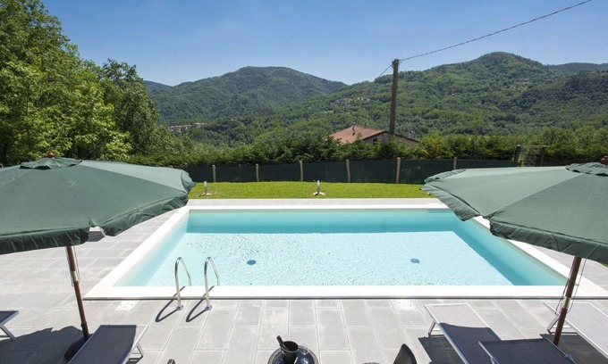 Tresana Villa | Maravillosa casa de vacaciones con piscina, WIFI, A/C, TV, terraza, vista panorámica, aparcamiento