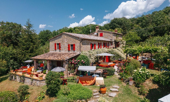 Preggio Casa | Maravillosa villa con piscina rodeada de vegetación, refugio para cuerpo y alma.