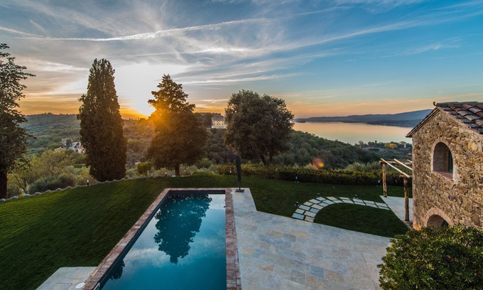 Montecolognola Villa | Villa con vistas panorámicas, 5 dormitorios, piscina privada y un spa